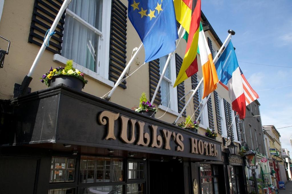Tully'S Hotel Castlerea Exterior photo