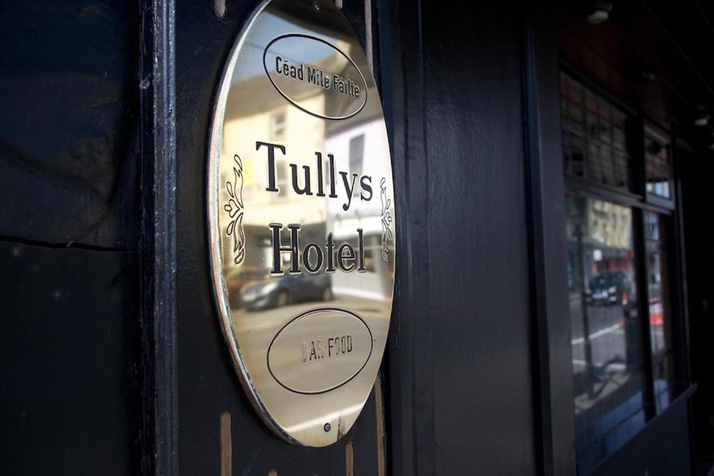 Tully'S Hotel Castlerea Exterior photo
